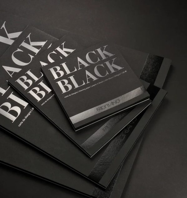 Black Black - 300gr/m2 - papier à dessin Fabriano - noir très lisse