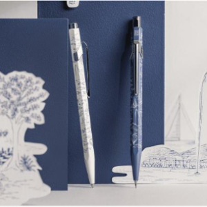 Set 849 Toile de Jouy blanc-bleu Stylo Bille + Portemine